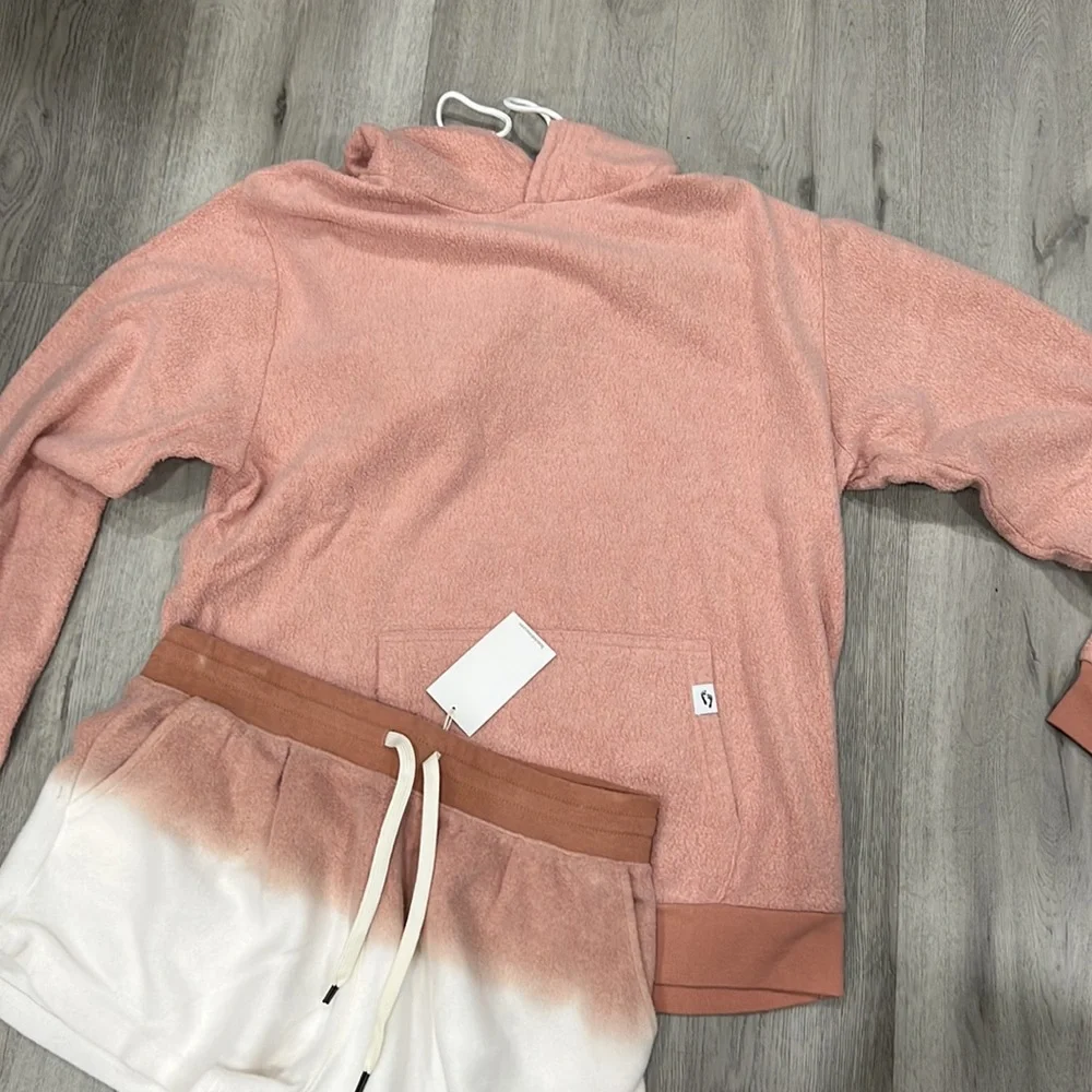 Feat set in Xl cayenne hoodie and short - Picture 4 of 8